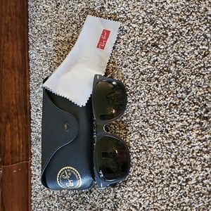Black Ray-Ban Wayfarer Sunglasses